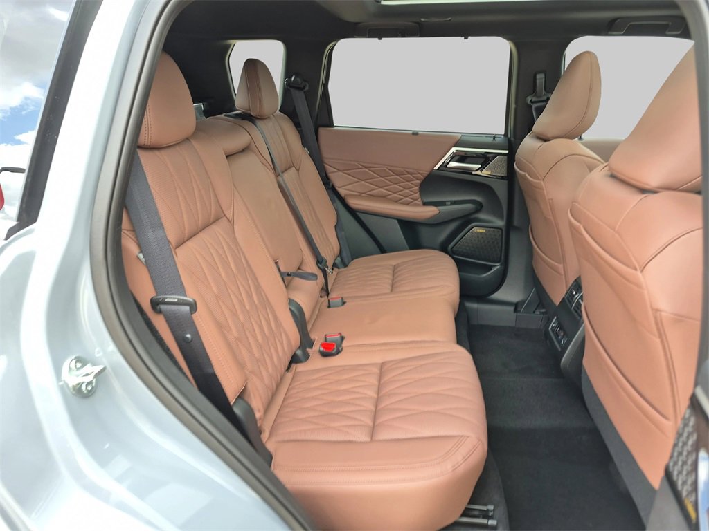 New 2025 Mitsubishi Outlander SEL image 24