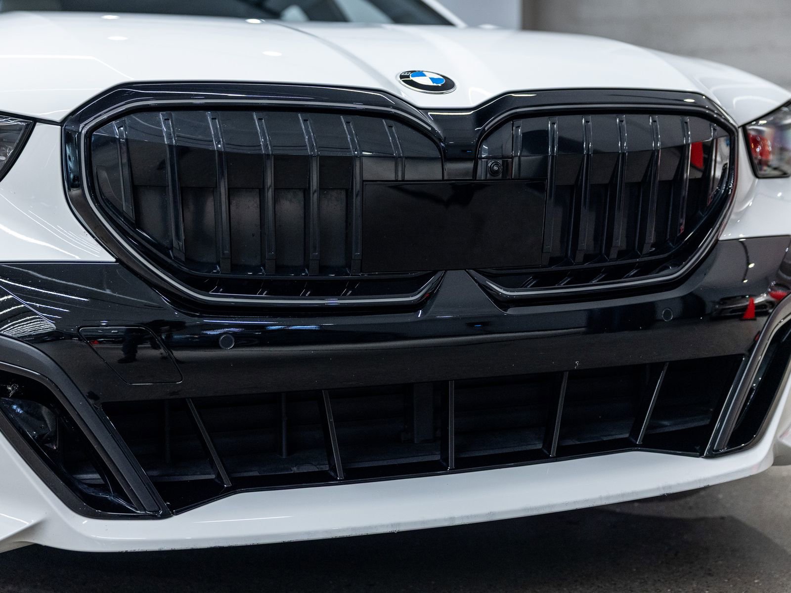 Used 2024 BMW 530i w/ Executive Package image 17