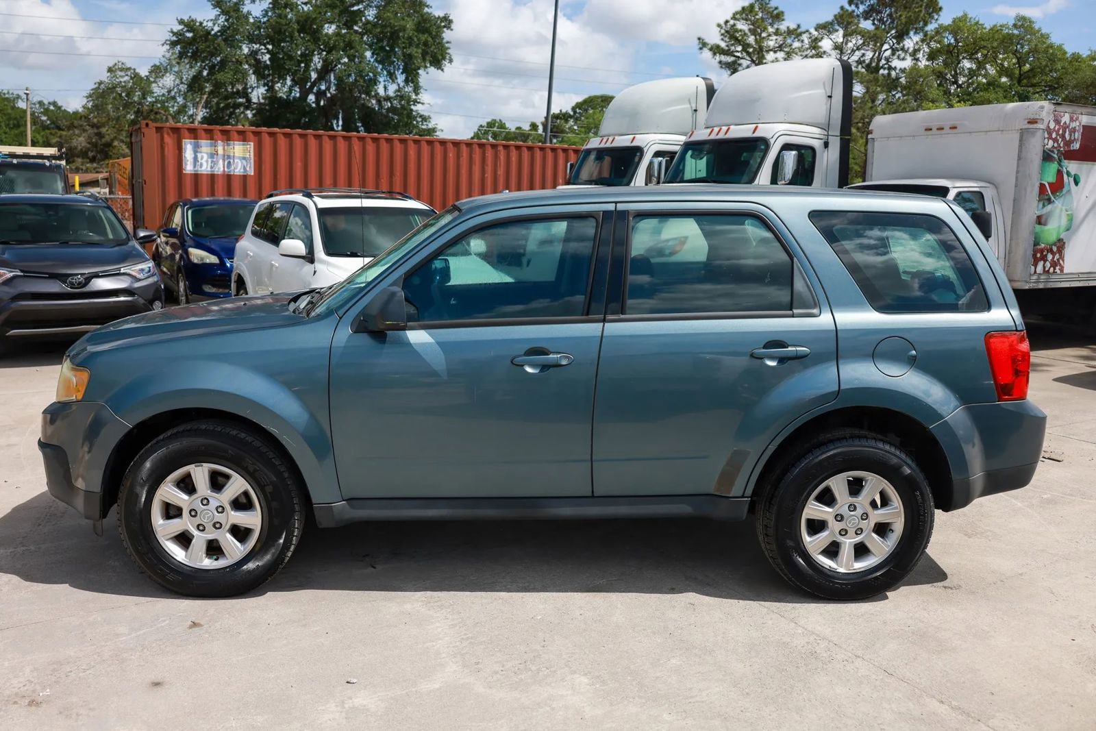 Used 2010 MAZDA Tribute i Sport image 3