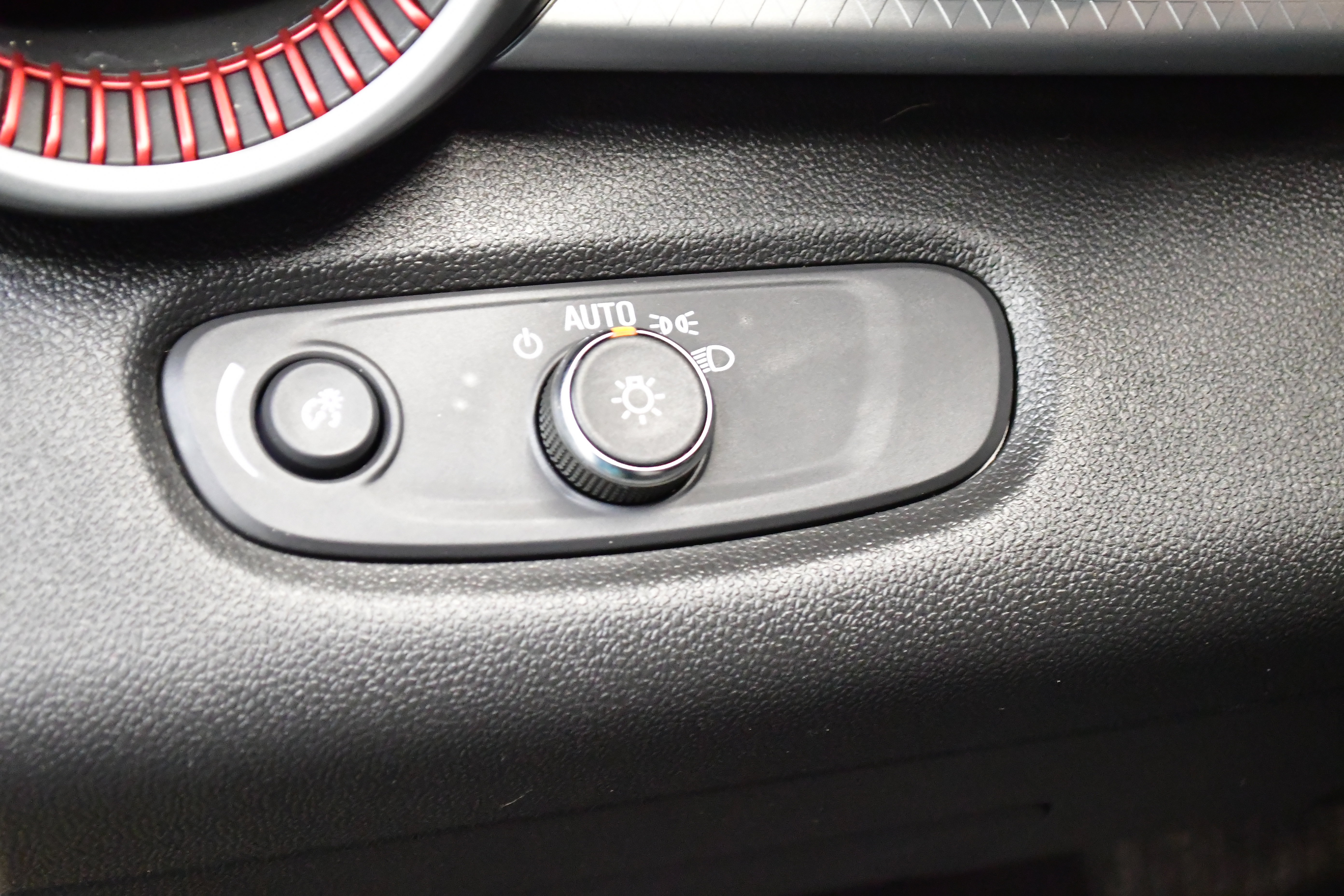 Used 2025 Chevrolet Trax RS w/ Driver Confidence Package FWD image 15