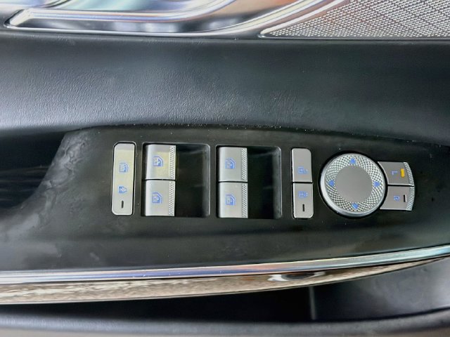 Used 2025 Genesis GV70 2.5T AWD/4WD image 18