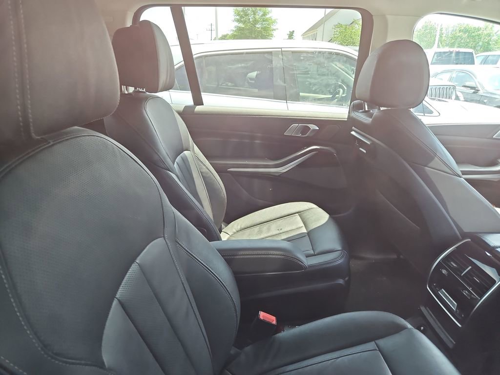 Used 2020 BMW X7 xDrive40i w/ Cold Weather Package image 9