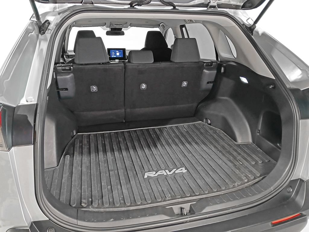 Used 2025 Toyota RAV4 LE AWD/4WD image 8