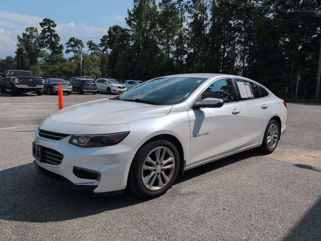 Used 2017 Chevrolet Malibu LT FWD image 4