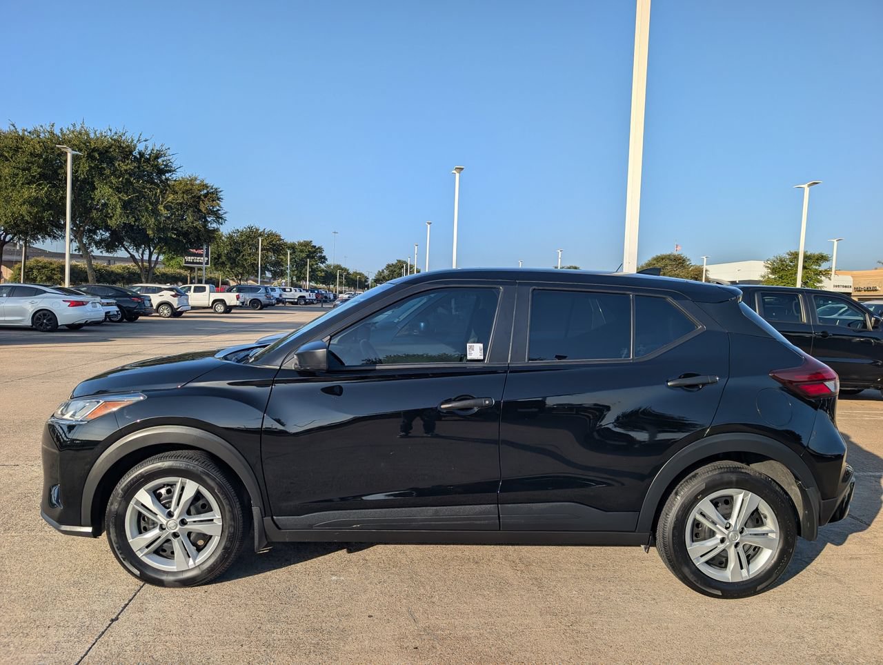 Certified 2025 Nissan Kicks Play S FWD image 3