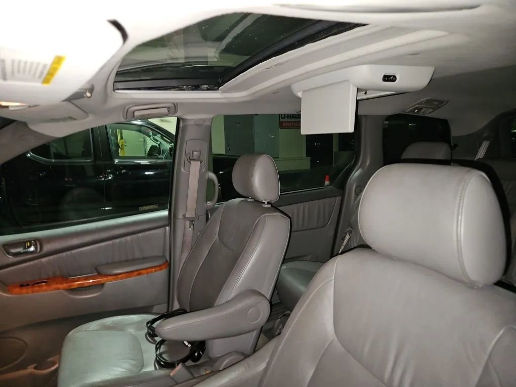 Used 2008 Toyota Sienna XLE Limited image 15