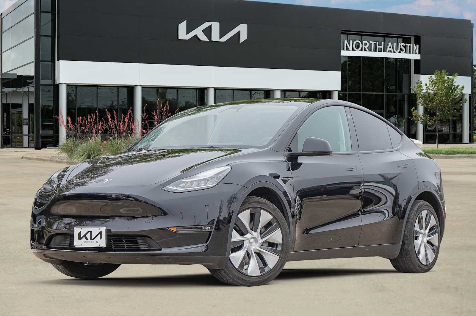 Used 2021 Tesla Model Y Long Range image 1