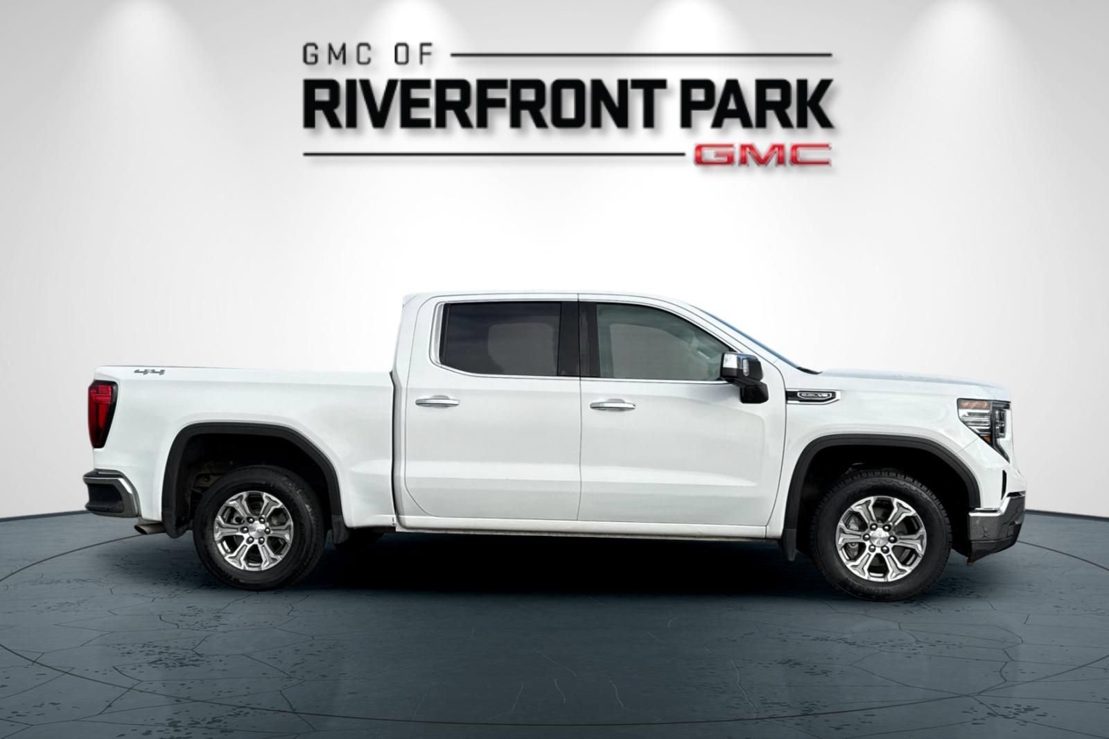 Used 2024 GMC Sierra 1500 SLT AWD/4WD image 2