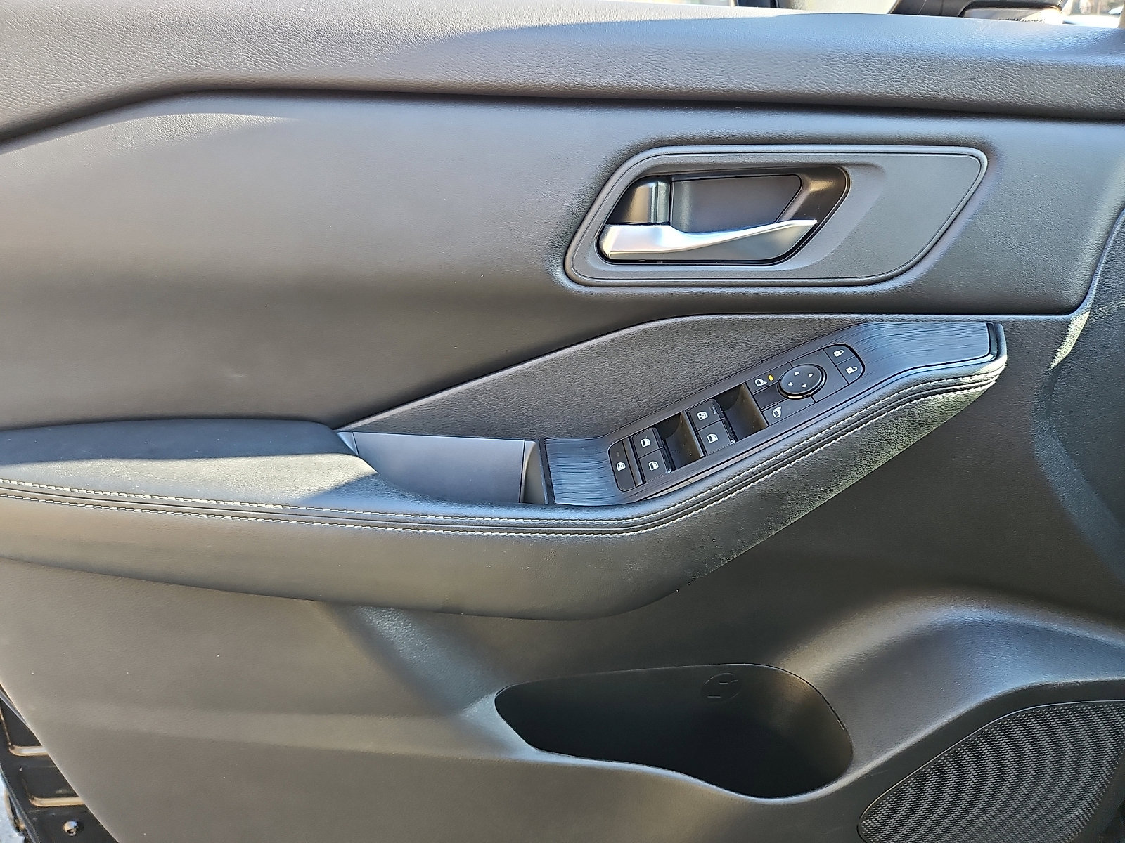 Certified 2024 Nissan Rogue SV AWD/4WD image 12