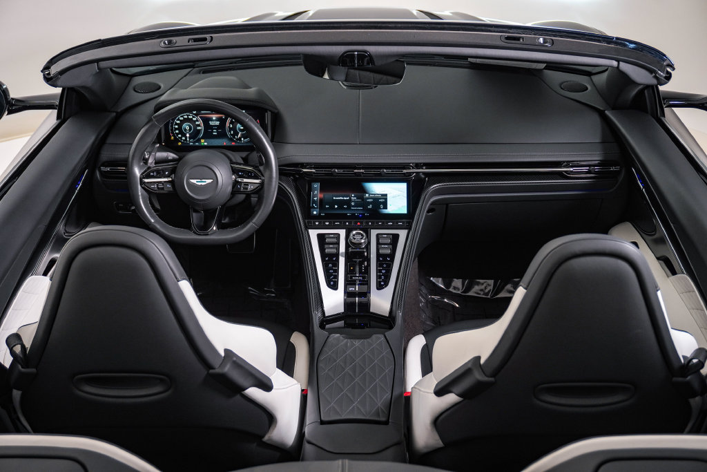 Used 2024 Aston Martin DB12 Convertible RWD image 22