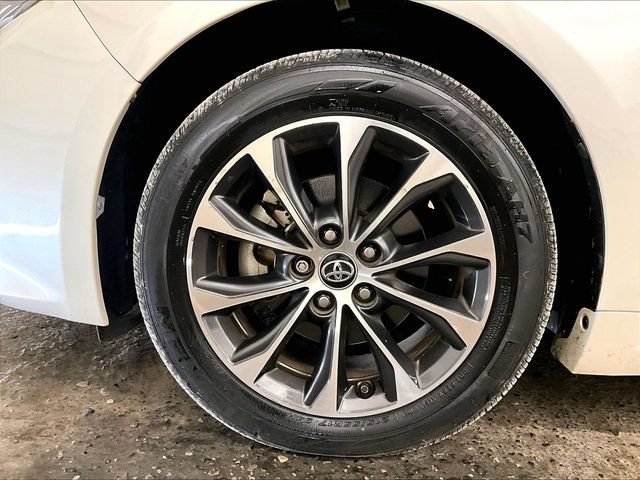 Used 2017 Toyota Avalon XLE Premium w/ All Weather Liner Package FWD image 8