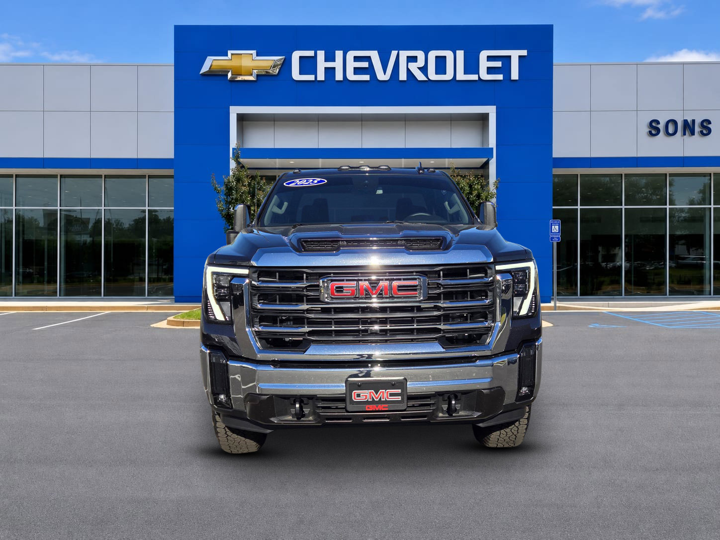 Certified 2025 GMC Sierra 2500 SLT w/ SLT Convenience Package AWD/4WD image 2