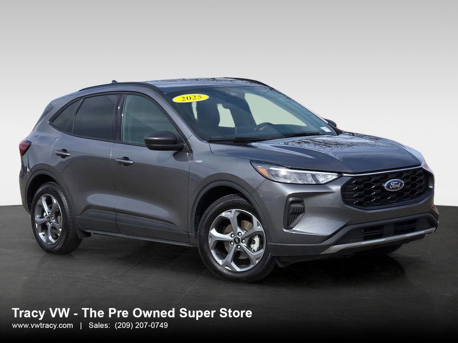 Used 2025 Ford Escape ST-Line image 1