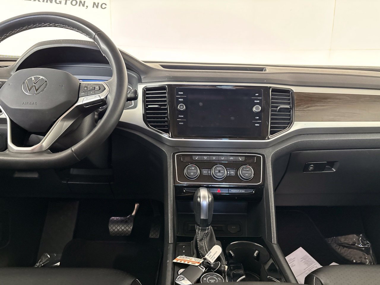 Used 2023 Volkswagen Atlas SE w/ Panoramic Sunroof Package AWD/4WD image 25
