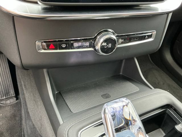 Certified 2025 Volvo XC90 B5 Plus AWD/4WD image 18