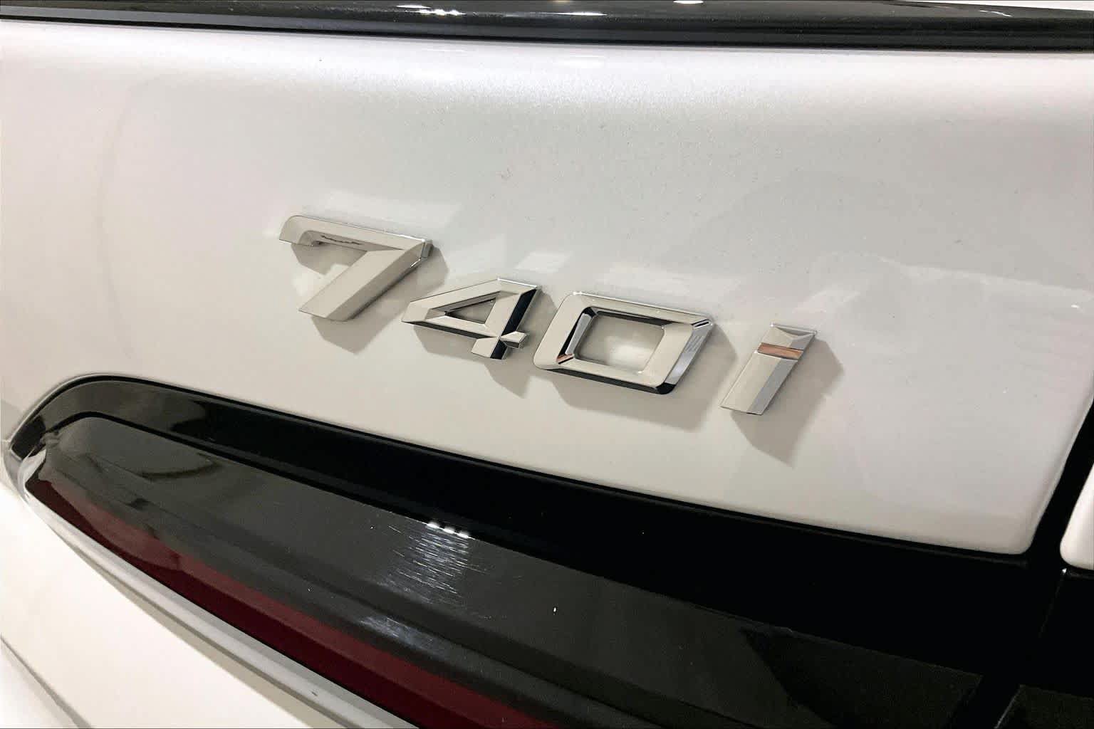 Used 2026 BMW 740i xDrive AWD/4WD image 9