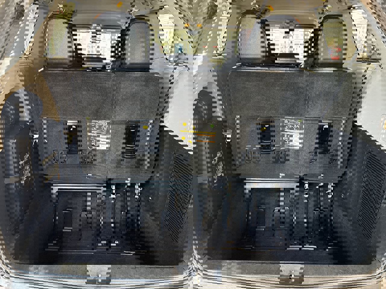 Used 2018 Toyota Sienna SE image 24