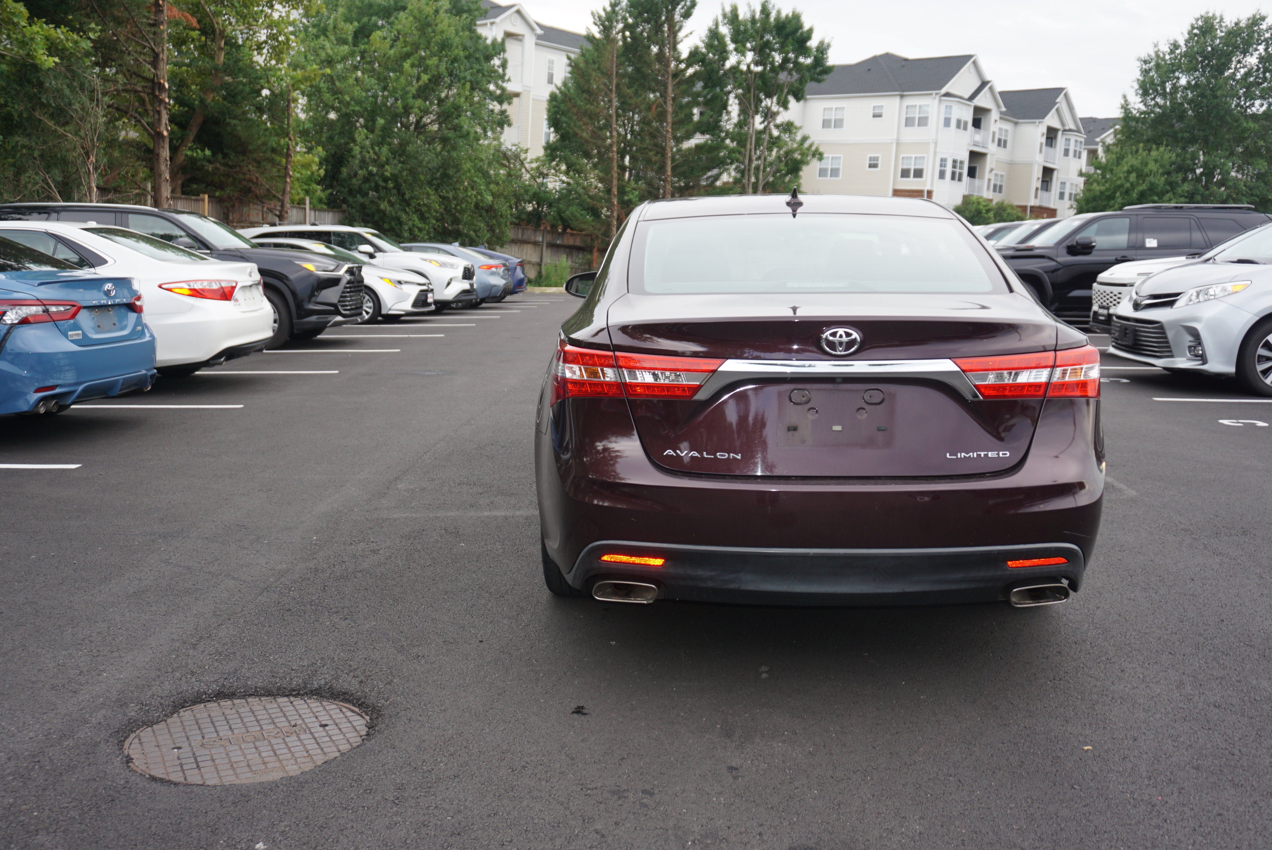 Used 2014 Toyota Avalon Limited w/ Technology Package FWD image 5