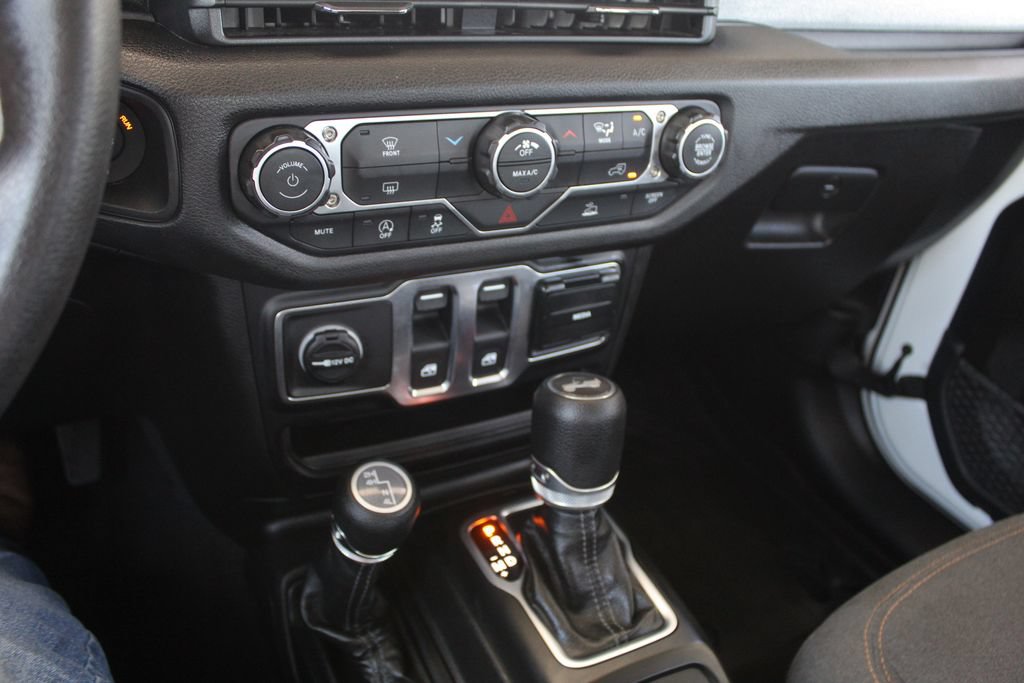 Used 2026 Jeep Wrangler Sport AWD/4WD image 18