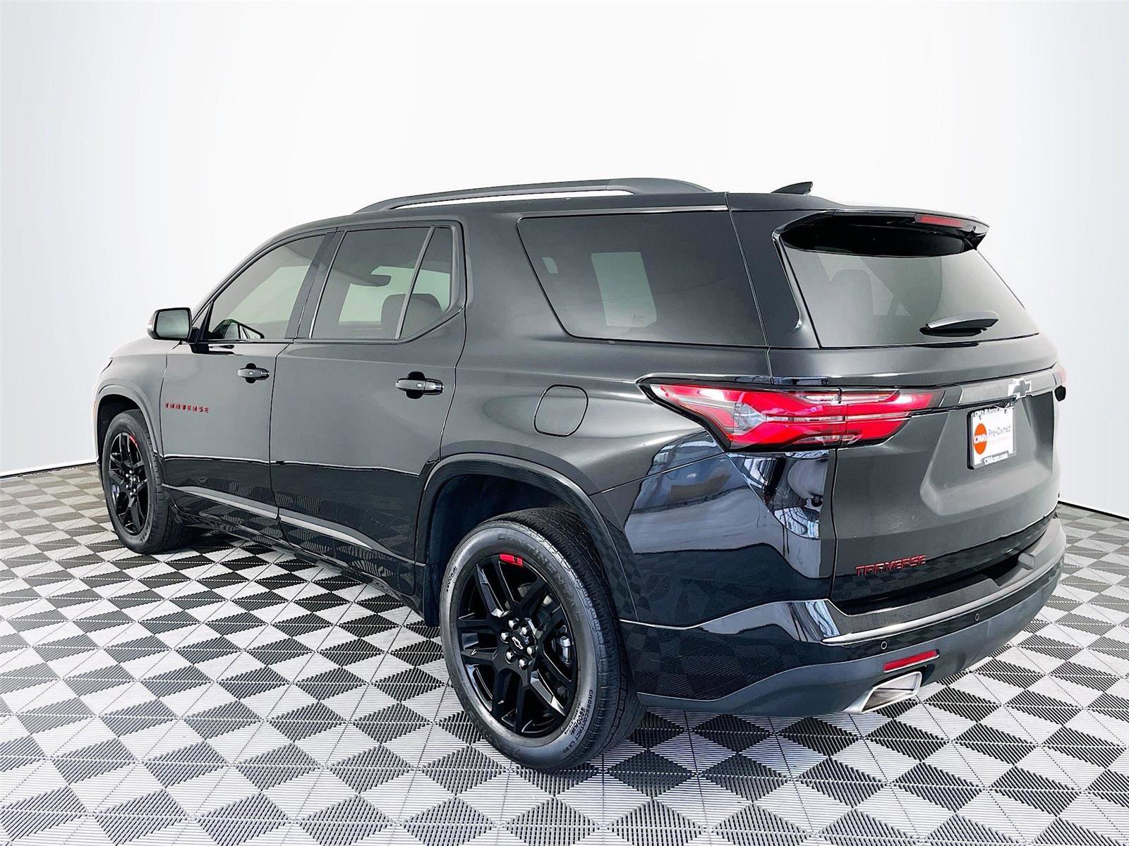 Used 2023 Chevrolet Traverse Premier w/ Redline Edition AWD/4WD image 6