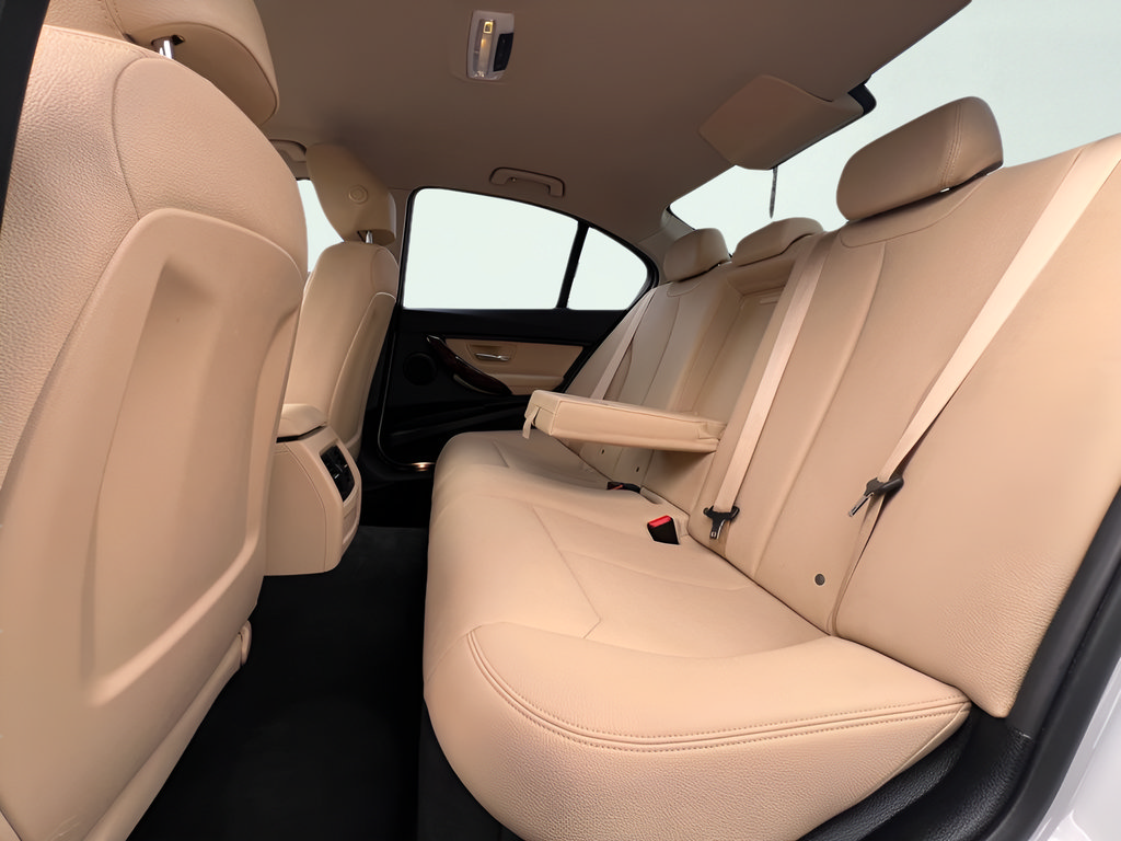 Used 2018 BMW 320i Sedan RWD image 21