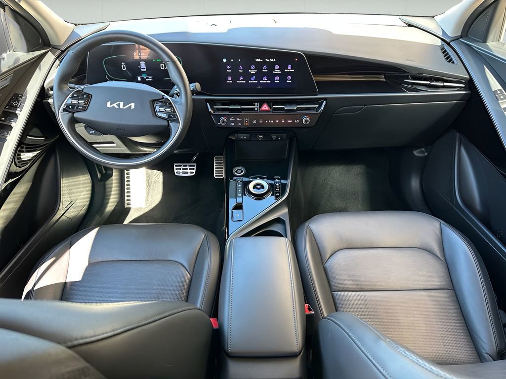 Used 2023 Kia Niro SX Touring image 15