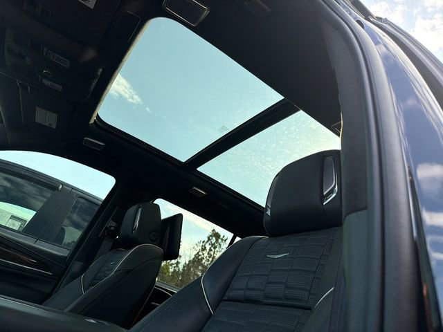 Used 2024 Cadillac Escalade Sport Platinum w/ LPO, ONYX Package image 33