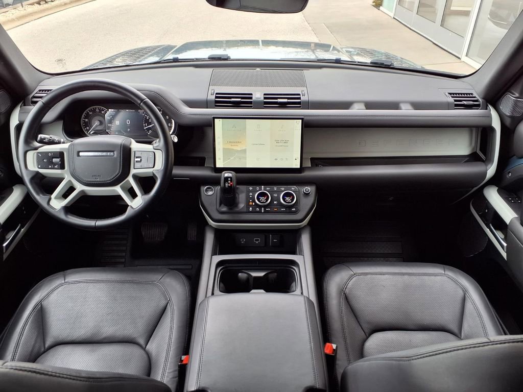 Used 2023 Land Rover Defender 110 SE image 9