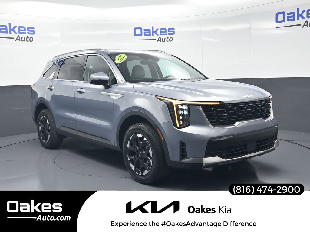 Certified 2025 Kia Sorento S AWD/4WD image 1