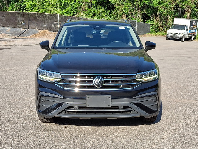 Used 2022 Volkswagen Tiguan SE FWD image 2