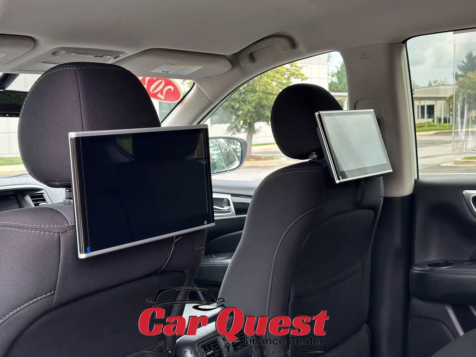 Used 2020 Nissan Pathfinder SV image 12