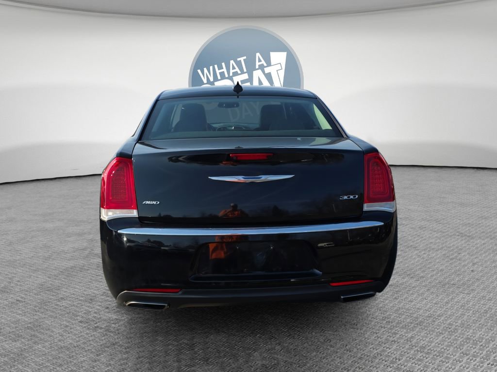Used 2018 Chrysler 300 Limited image 5