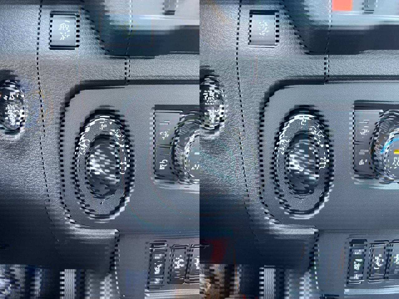 New 2026 Nissan Frontier PRO-4X w/ Pro-4x Convenience Package image 14