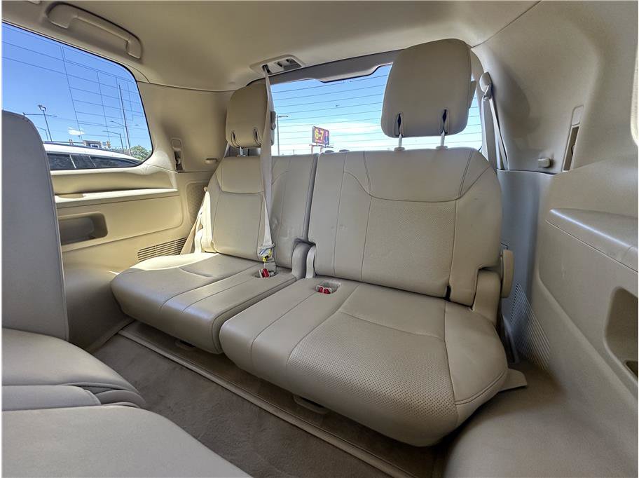 Used 2013 Lexus LX 570 4WD w/ Luxury Pkg image 17