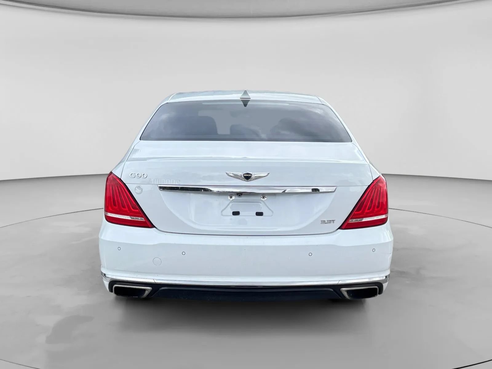 Used 2018 Genesis G90 3.3T Premium RWD image 4