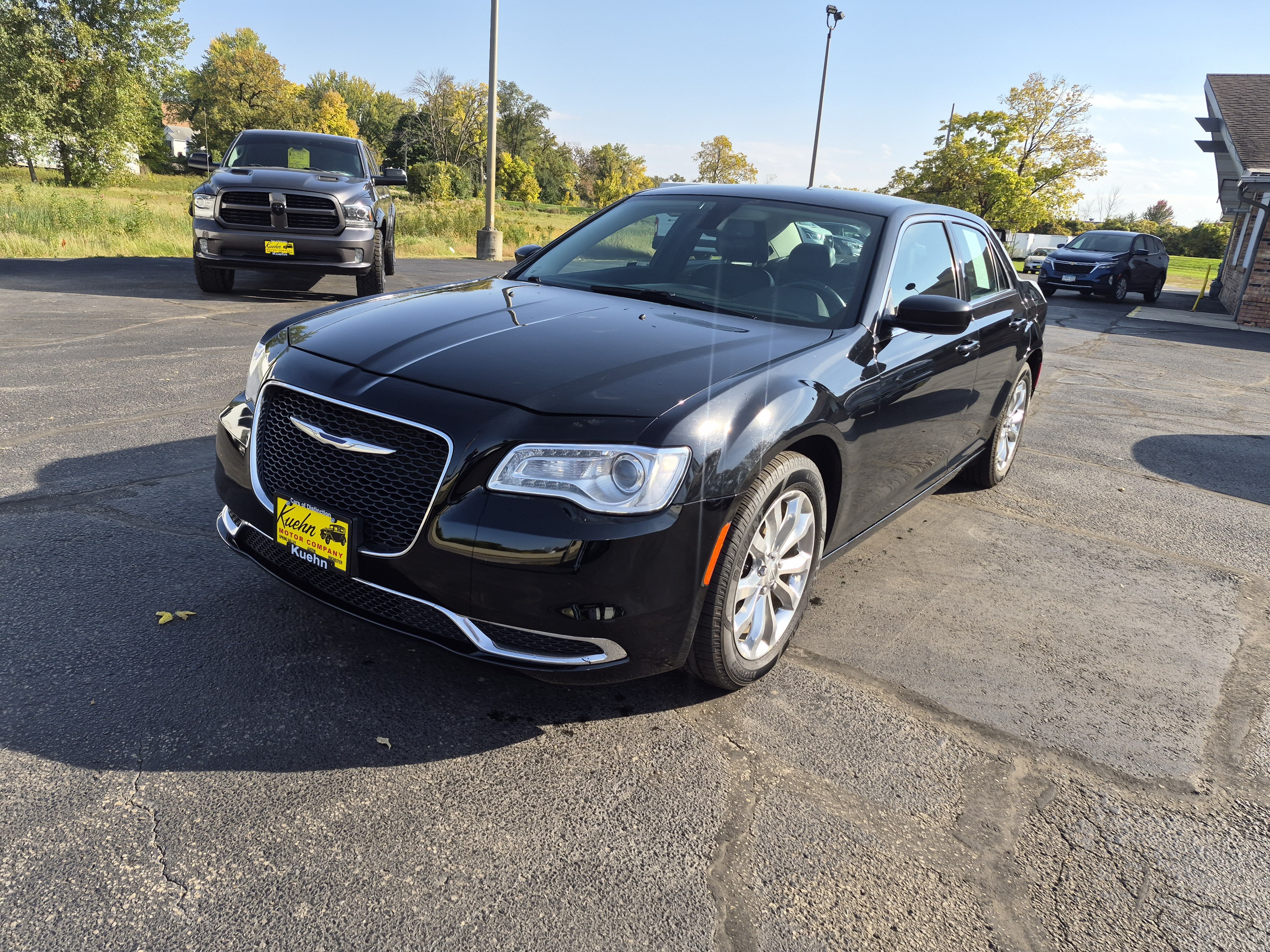 Used 2017 Chrysler 300 Limited AWD/4WD image 4