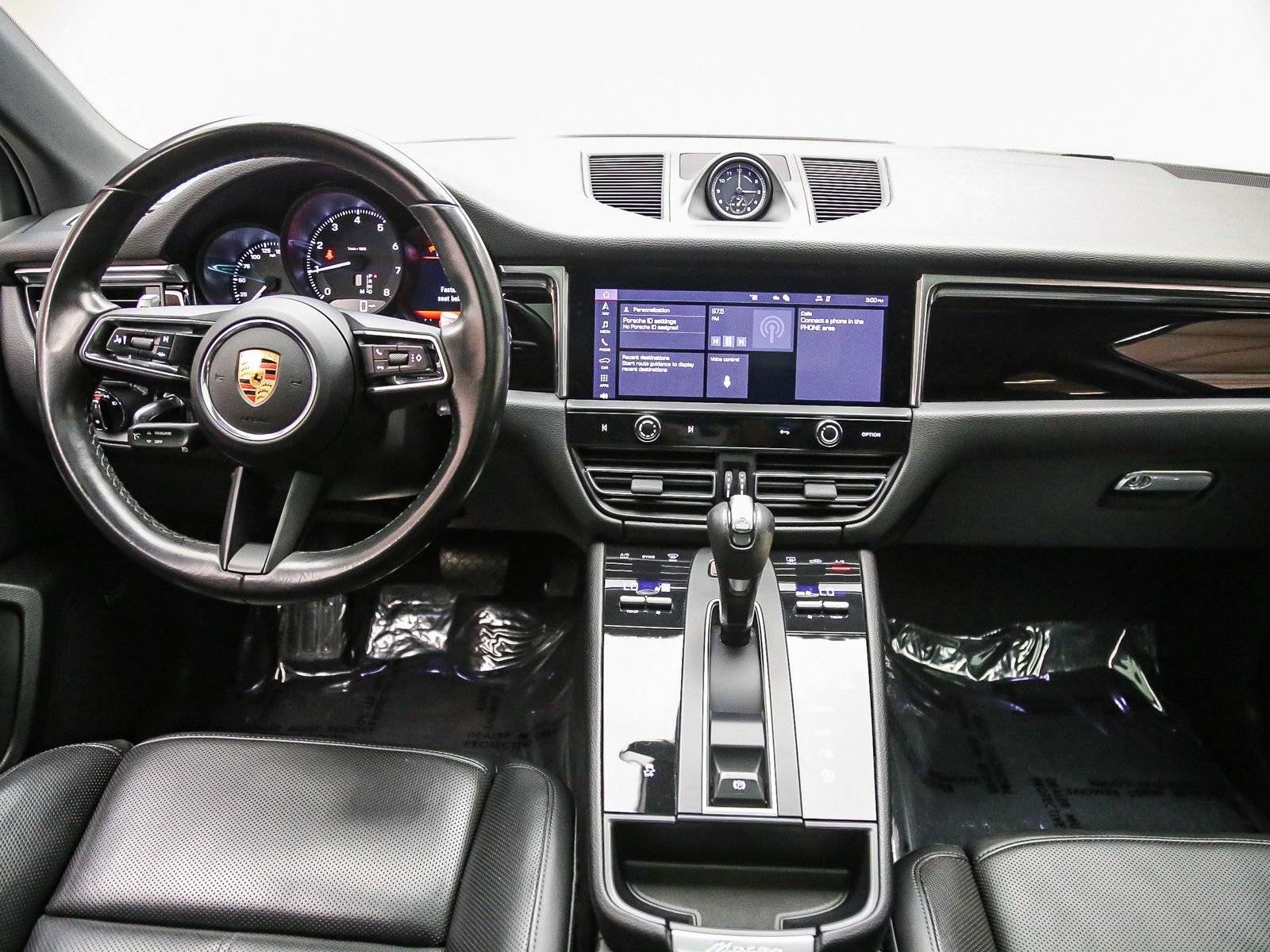 Certified 2022 Porsche Macan AWD/4WD image 16