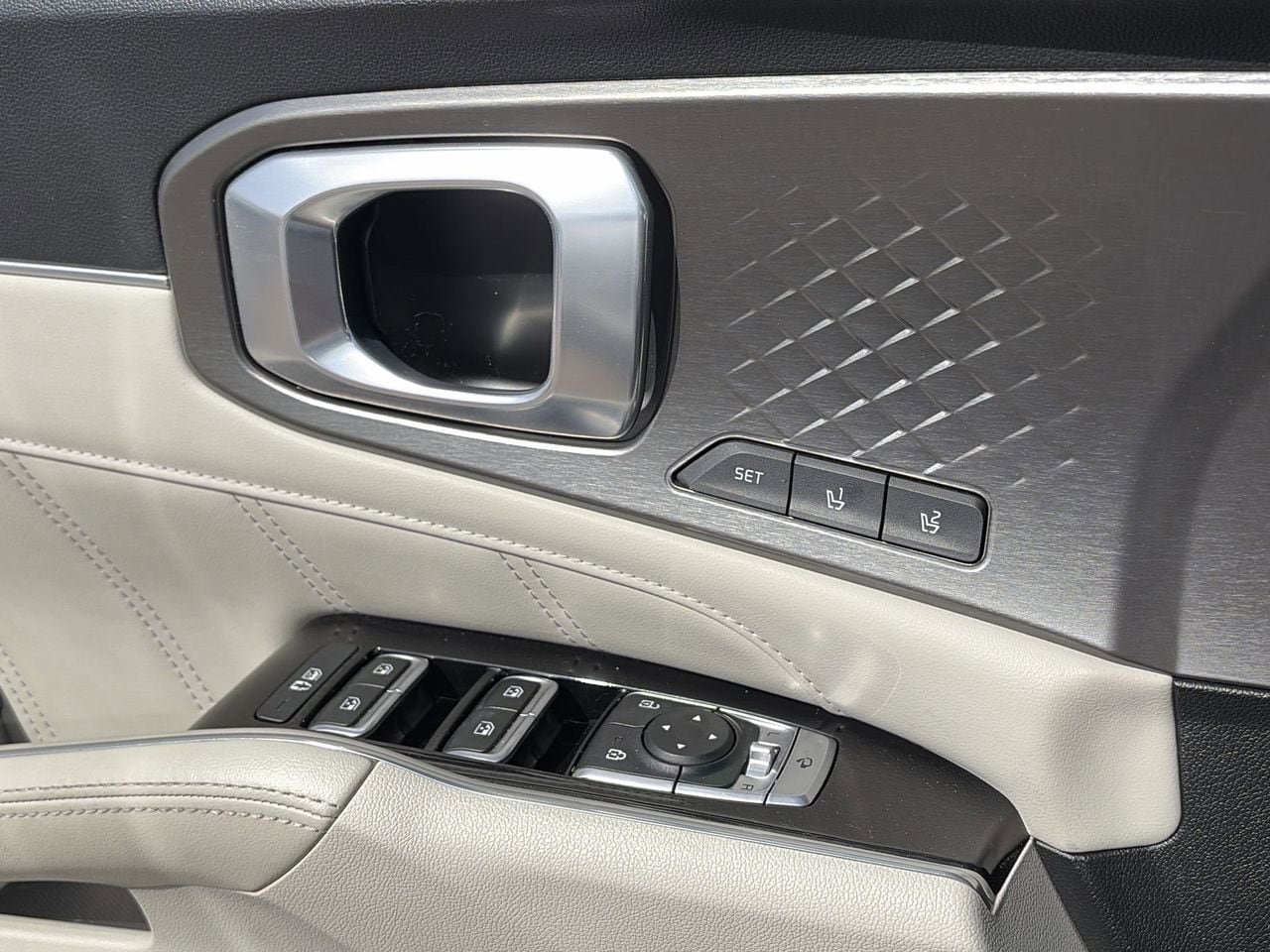 Certified 2023 Kia Sorento SX Prestige AWD/4WD image 20