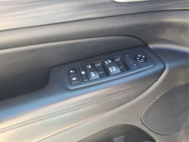 Used 2019 Jeep Grand Cherokee Laredo w/ Security & Convenience Group AWD/4WD image 14