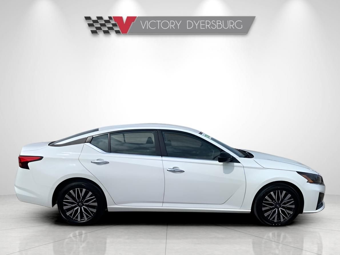 Used 2025 Nissan Altima 2.5 SV FWD image 9