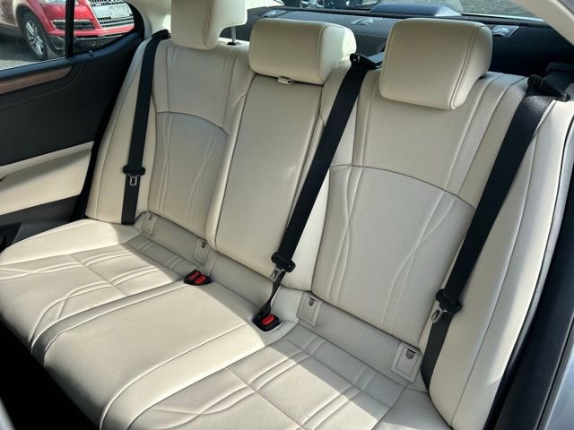 Certified 2024 Lexus ES 300h w/ Luxury Package image 16