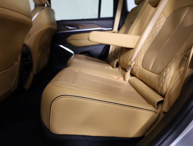 Used 2023 Jeep Grand Cherokee Summit w/ Luxury Tech Group V image 10