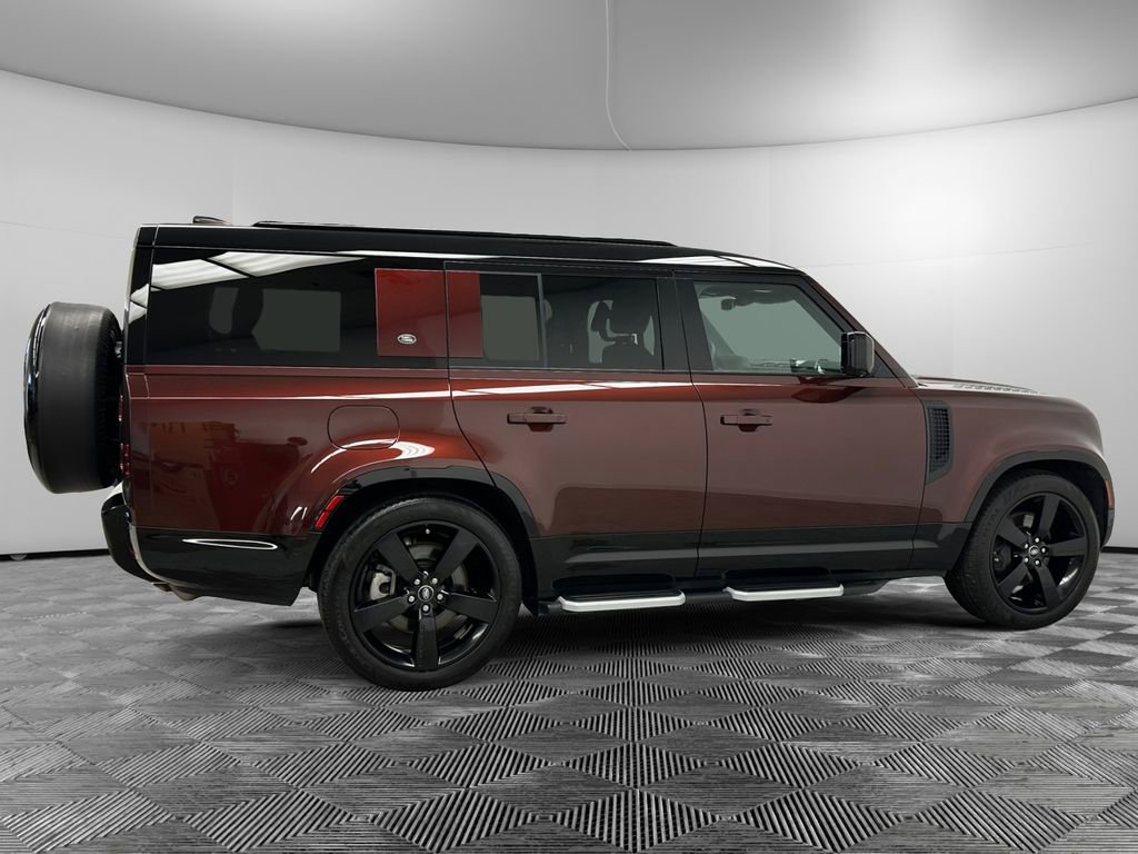 Used 2024 Land Rover Defender 130 X-Dynamic SE image 5