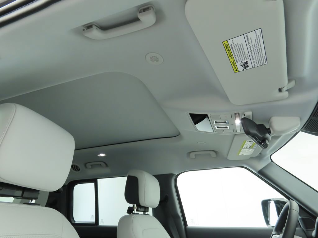 New 2026 Land Rover Defender 130 X-Dynamic SE image 18