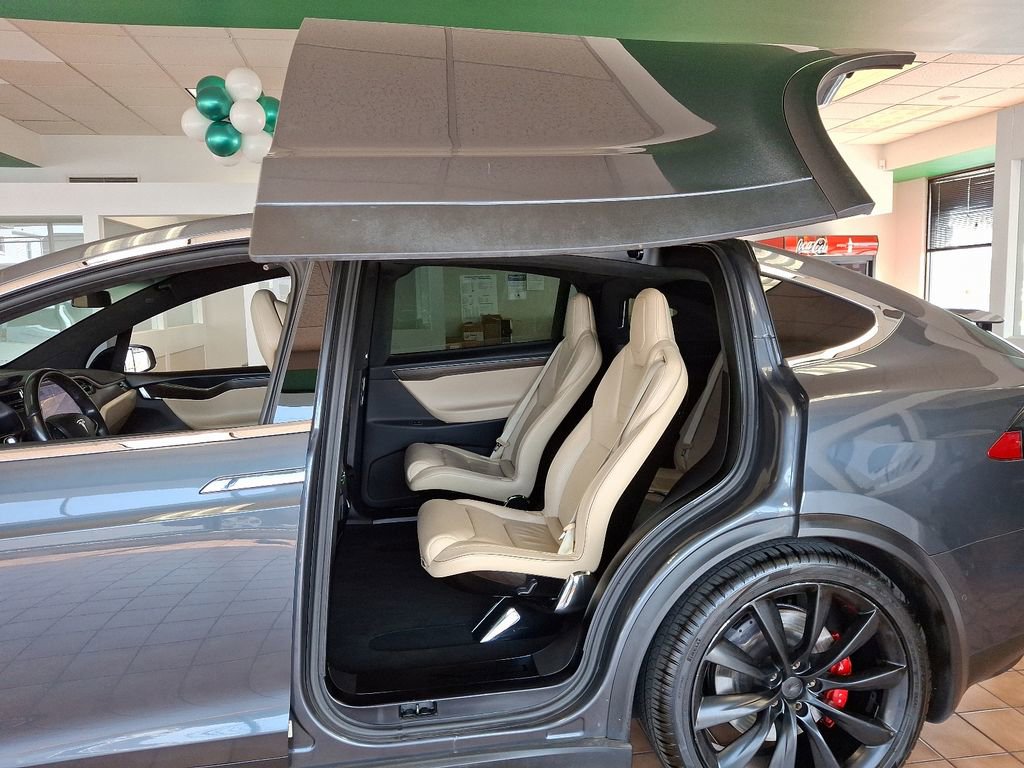 Used 2016 Tesla Model X P90D image 9