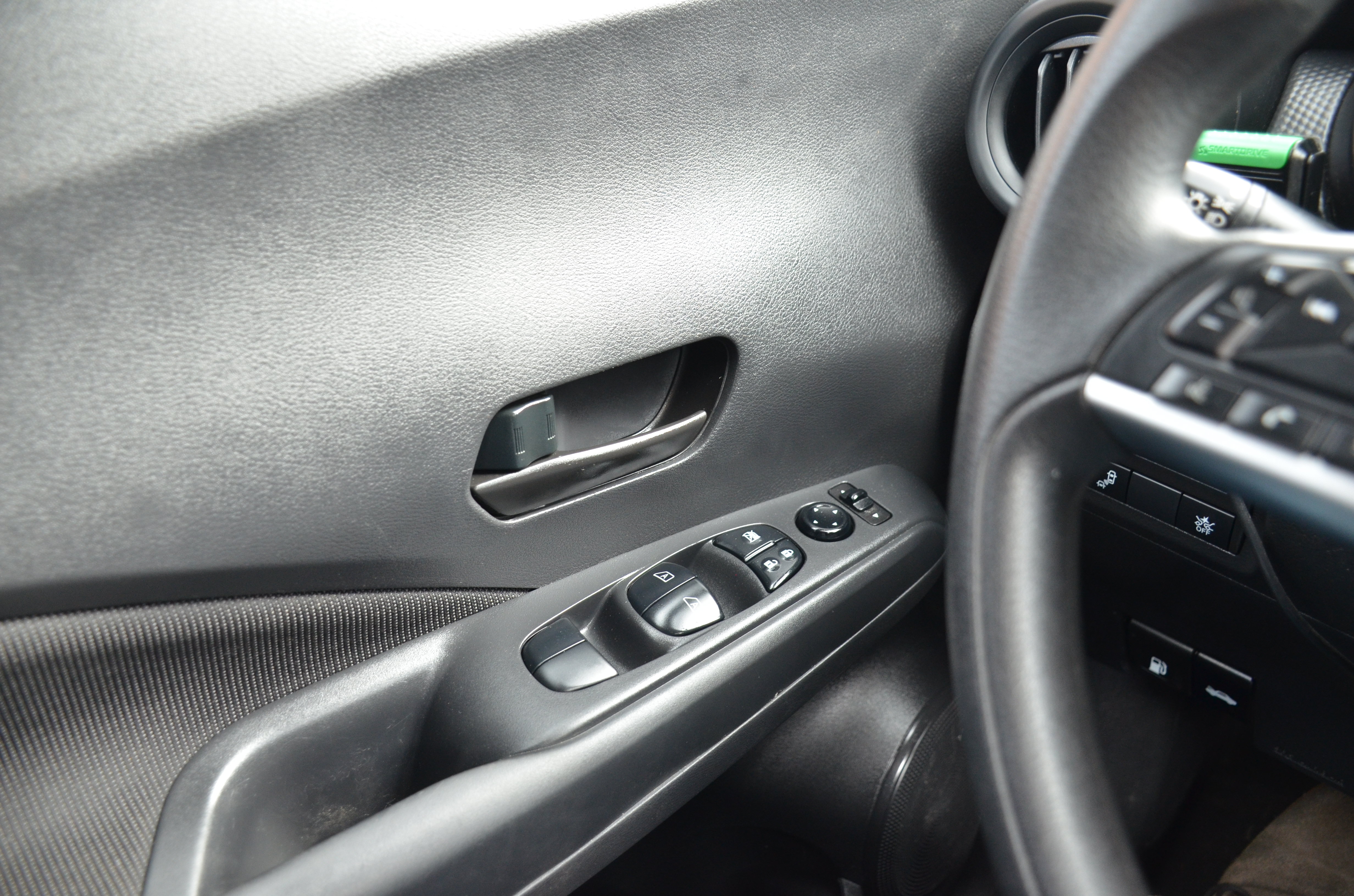 Used 2022 Nissan Kicks S FWD image 9