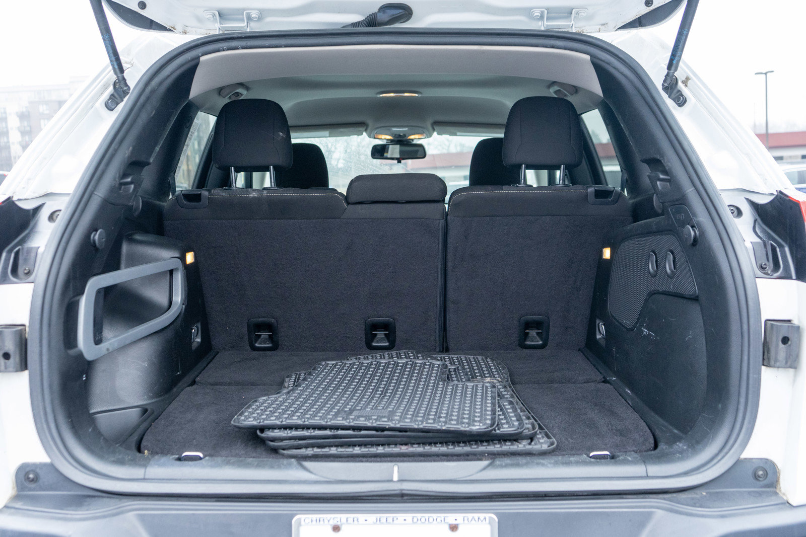 Used 2017 Jeep Cherokee Latitude w/ Cold Weather Group image 9