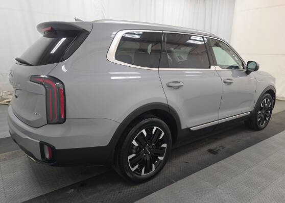Used 2023 Kia Telluride SX X-Line image 2