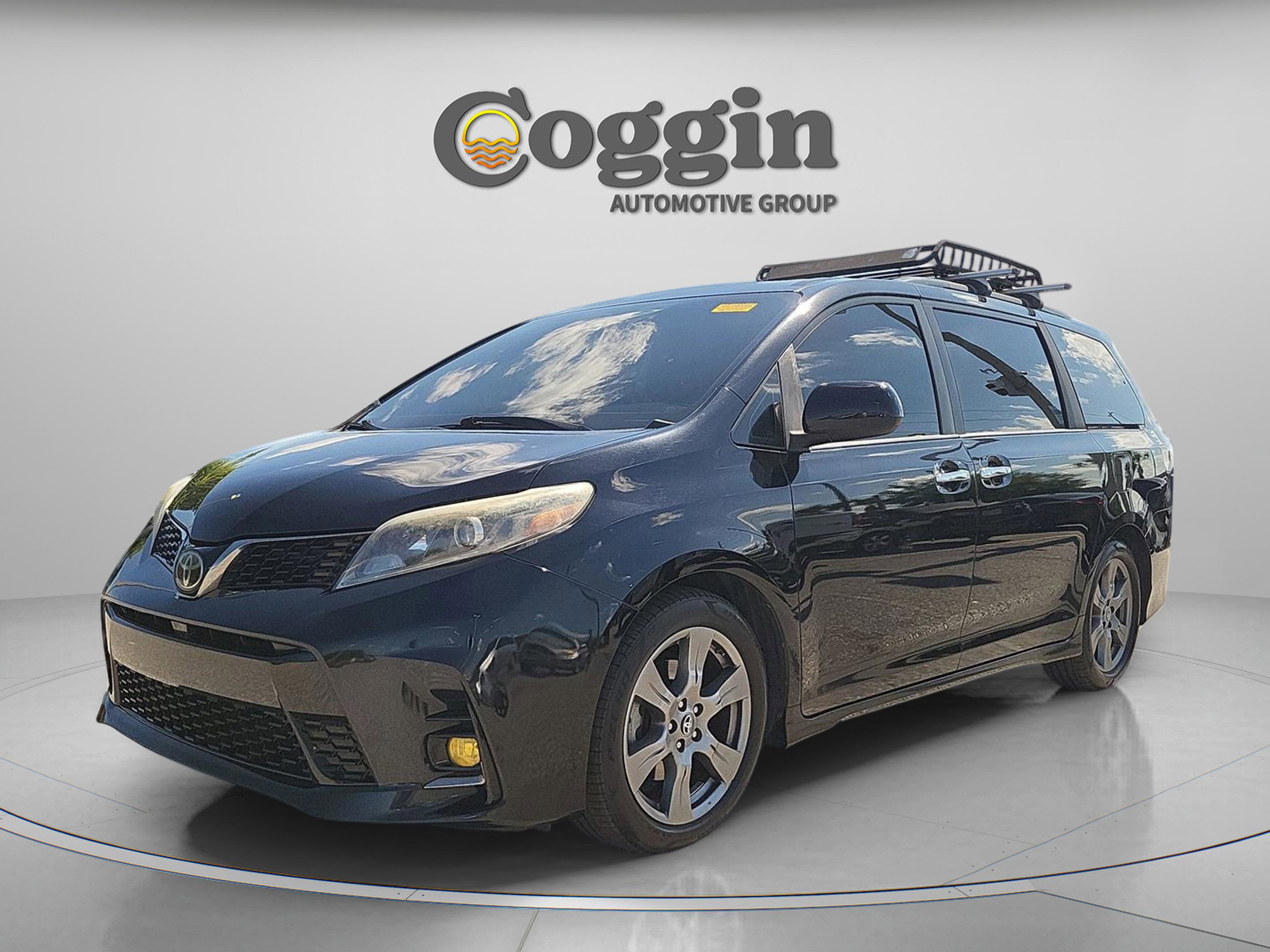 Used 2018 Toyota Sienna SE FWD image 2
