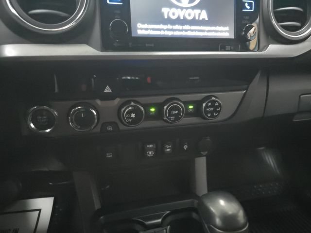Used 2018 Toyota Tacoma TRD Off-Road AWD/4WD image 22